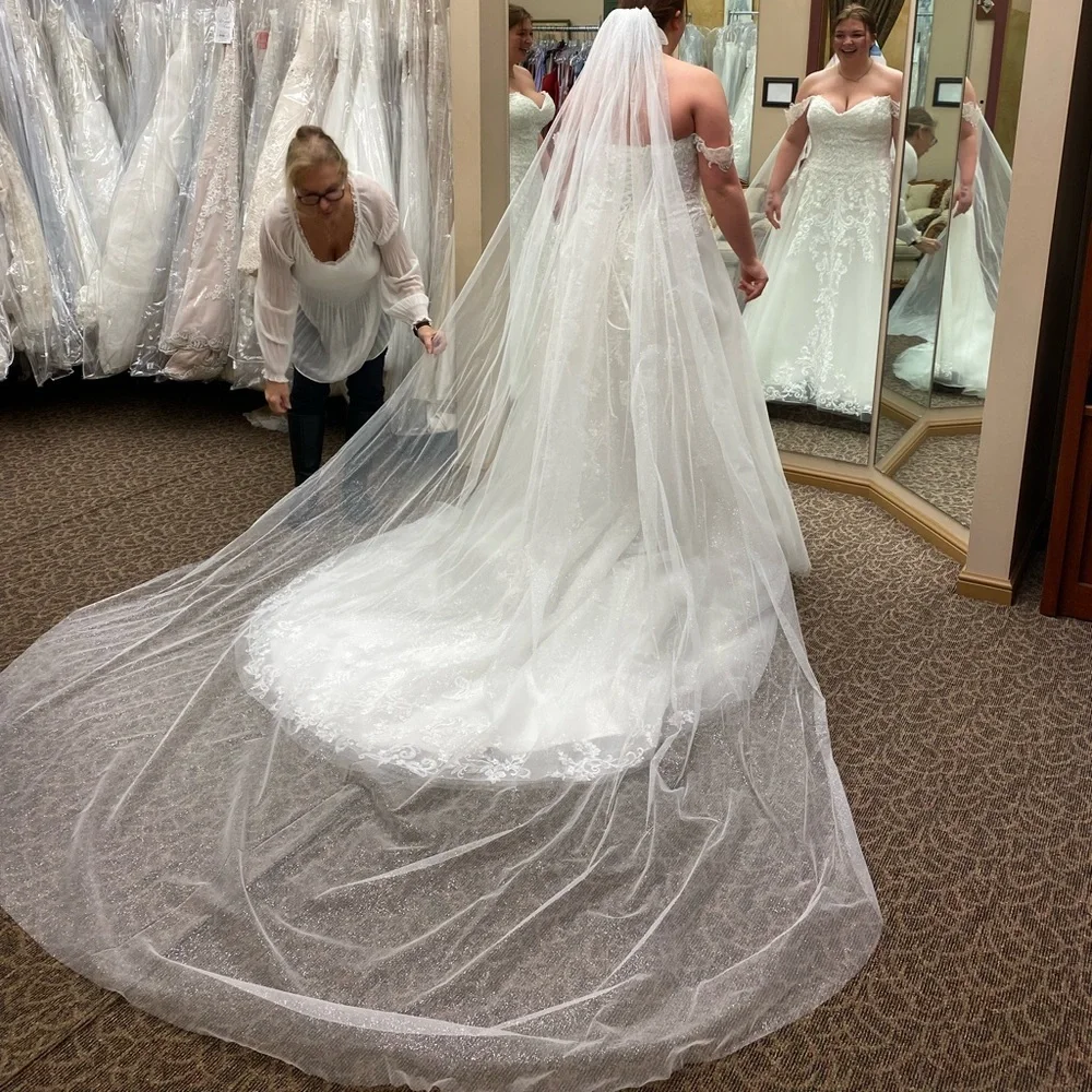 Wedding dress!!! - Picture 3 of 6